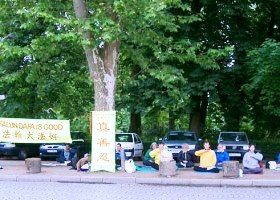 欧洲理事会会议在法国斯特拉斯堡召开　大法弟子呼吁帮助制止迫害（图）