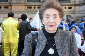 菲舍尔女士认为应该制止中共迫害