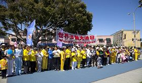 '学员合唱《师恩颂》'