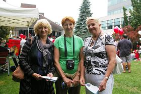 图8：来自波兰的Grace和她的两个妹妹都很喜欢天国乐团