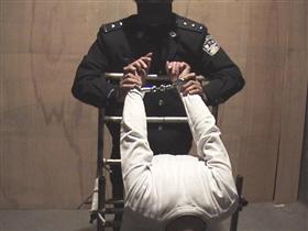 中共酷刑示意图：铁椅子