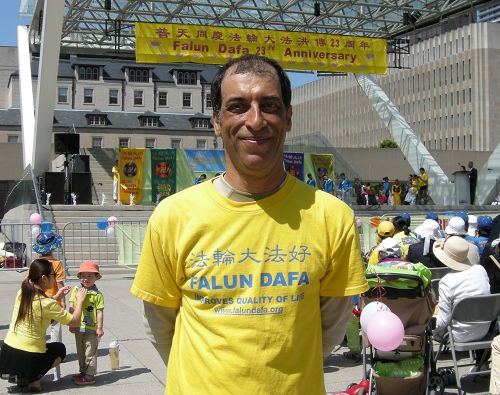 伊朗裔的Shapour Shahidi是二零一一年开始修炼的新学员，他说：“是法轮大法日的游行让我得法。”
