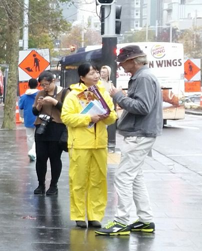 图2： Mike支持法轮功反迫害，他认为中共灭亡倒计时。