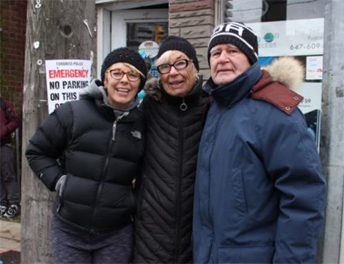 '图10：西人观众吉姆先生（Jim）一家人。'