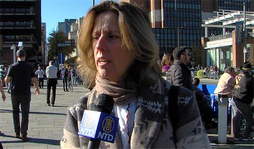 图9：格里芬（Connie Griffin）女士表示：天国乐团很精彩，演奏非常激励人心和感人。