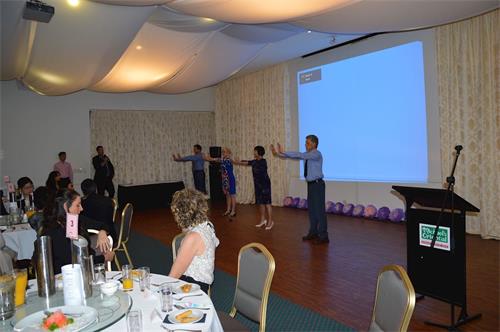 '图3：法轮功学员的功法展示'