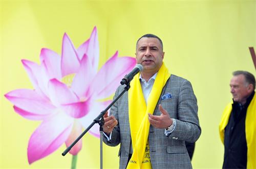 '图19：同一个自由世界（One Free World International）主席沙菲（Majed El Shafie）发言。'