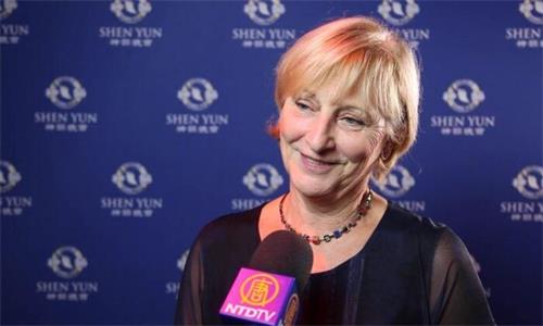 '图6：乌拉·科赫（Ulla Koch）用中文说：“谢谢（神韵）！”'