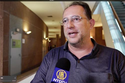 '图6：巴西资深作曲兼指挥家罗德里戈·维塔（Rodrigo Vitta）观赏了神韵国际艺术团在巴西圣保罗的演出后，盛赞神韵中西合璧的音乐非常完美。'