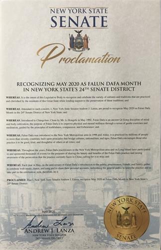 '图3：纽约州第二十四选区参议员安德鲁·兰扎 （Andrew J. Lanza）发来褒奖令庆祝大法洪传二十八周年。'