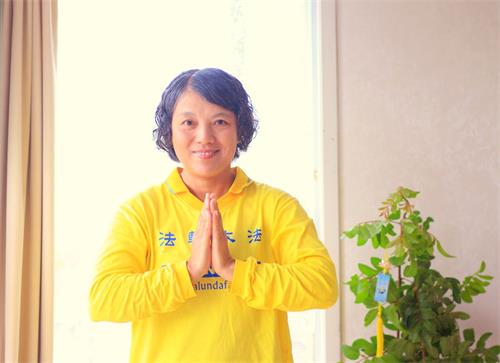 '图4：法轮功学员李智感恩师父慈悲救度。'