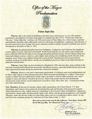 图：马里兰州格兰纳尔登市 (Mayor of Glenarden, Maryland) 市长卡申纳·克罗斯（Cashenna A. Cross）签发褒奖令，为法轮大法送上最美好的祝福。