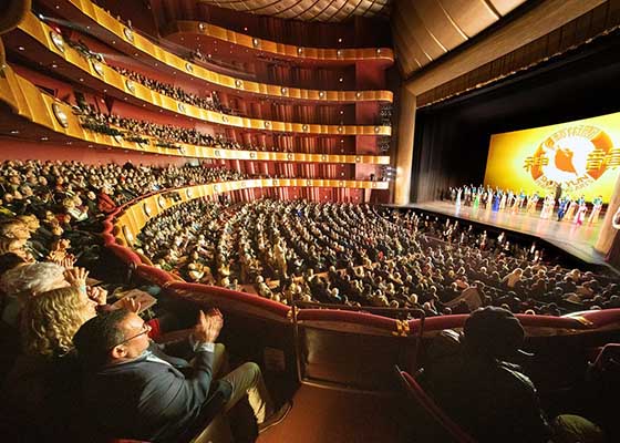 展现神舞动之美　神韵倾倒各国观众