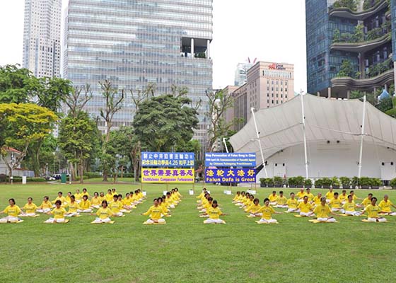 新加坡学员纪念四·二五　民众支持