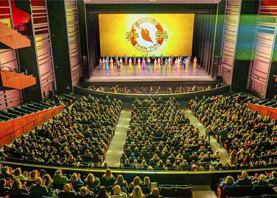 神韵有深远影响力　海外华人震撼敬仰