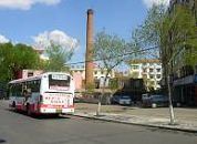 '洗脑班后面是14路公交车站'