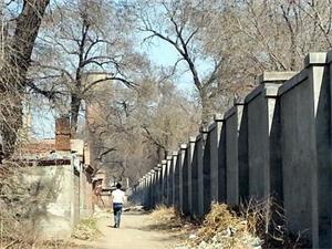 '昂昂溪榆树屯洗脑班围墙'