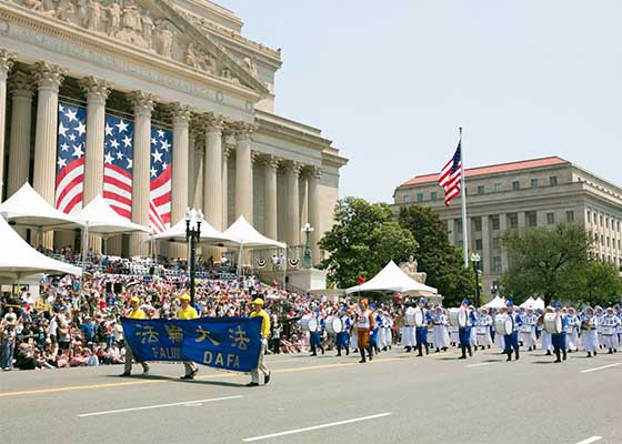 美国首都独立日游行　法轮功再成亮点