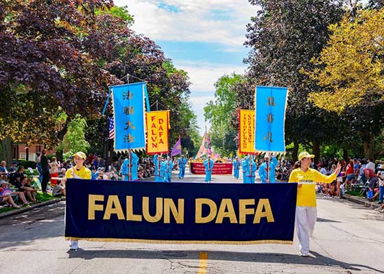 芝加哥独立日游行　法轮功团体受欢迎