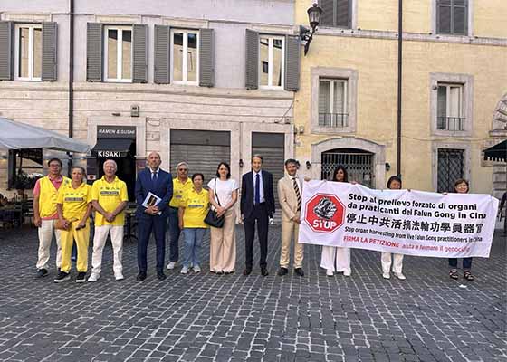 意大利国会前揭露中共罪行　政要支持